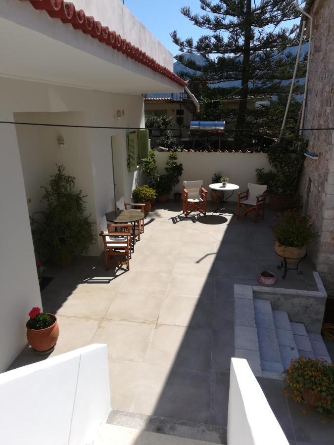 Danesi House Leonídion Exterior foto